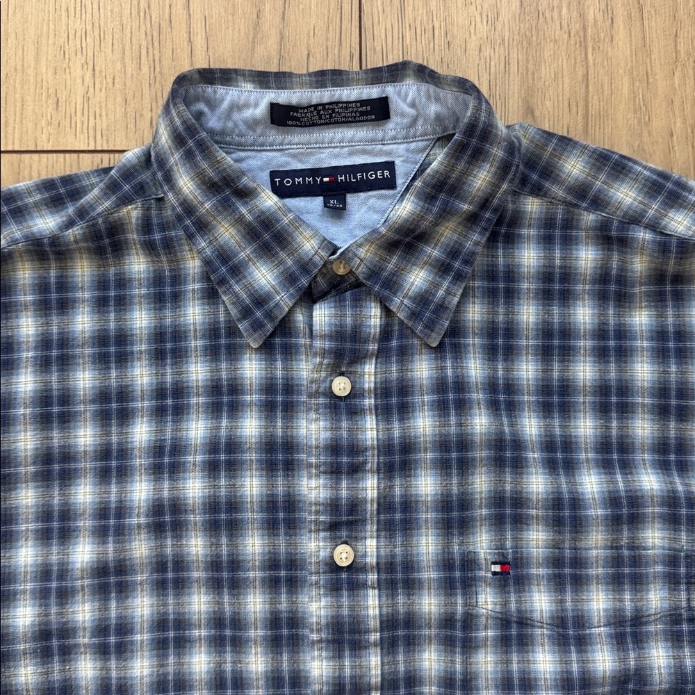 Tommy Hilfiger Button Down Men’s XL Blue Plaid Embroidered Logo Long Sleeve